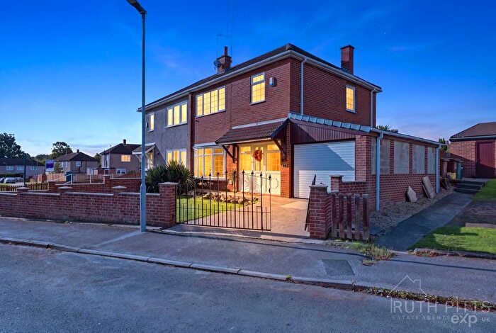 3 Bedroom Semi-Detached House For Sale In Hinds Crescent, South Elmsall, WF9