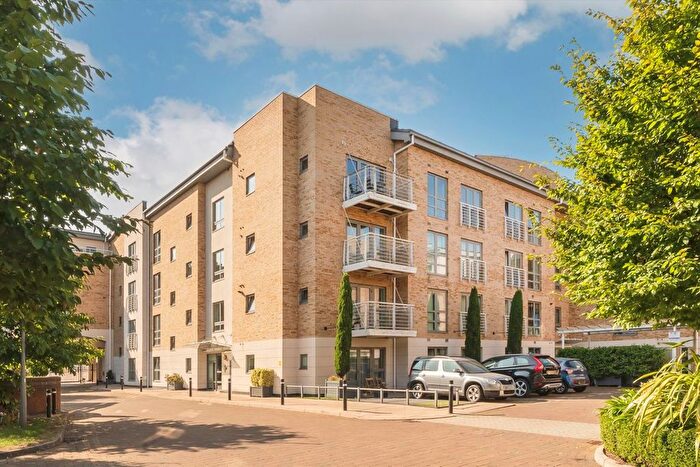 2 Bedroom Flat For Sale In Tallow Road, Brentford, TW8