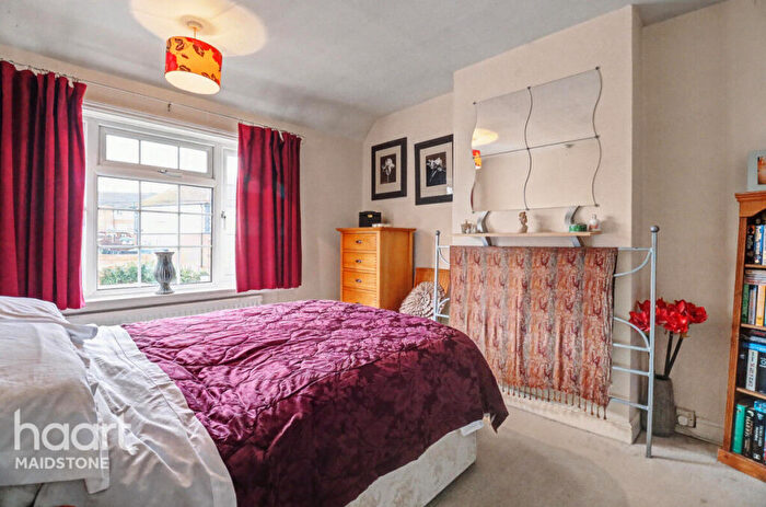 3 Bedroom Semi Detached House For Sale In Surrey Road, Maidstone, ME15