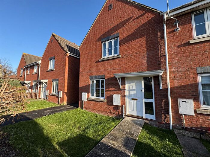 3 Bedroom End Terrace House To Rent In Highworth Road, Swindon, SN3