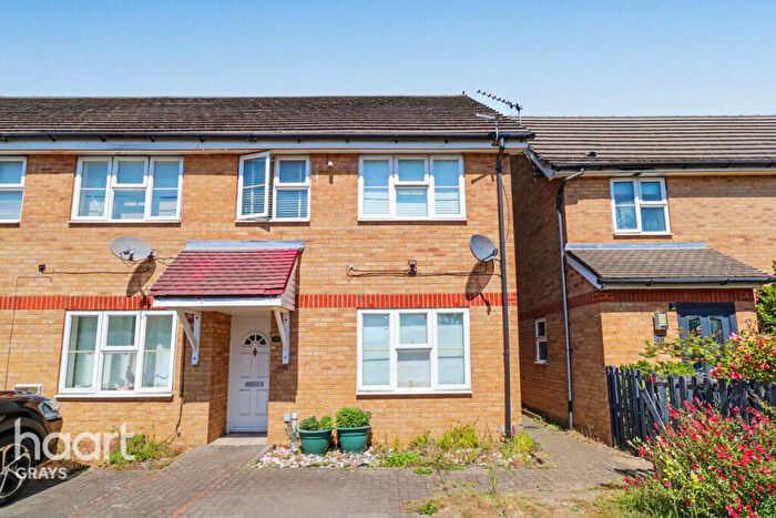3 Bedroom End Of Terrace House For Sale In Arthur Street, Grays, RM17