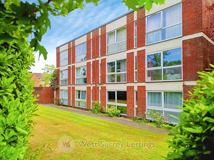 2 Bedroom Flat To Rent In Madeira Crescent, West Byfleet, KT14
