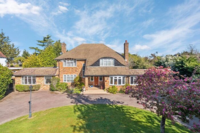 5 Bedroom Detached House For Sale In Norwood Lane, Iver, SL0