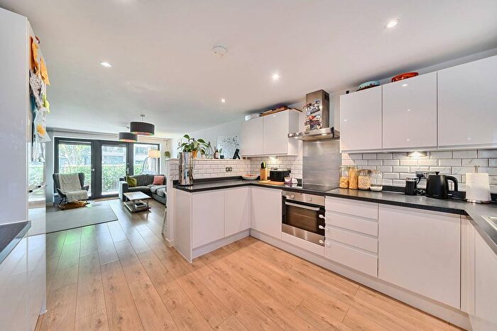 3 Bedroom Flat For Sale In Akerman Road, Oval, London, SW9