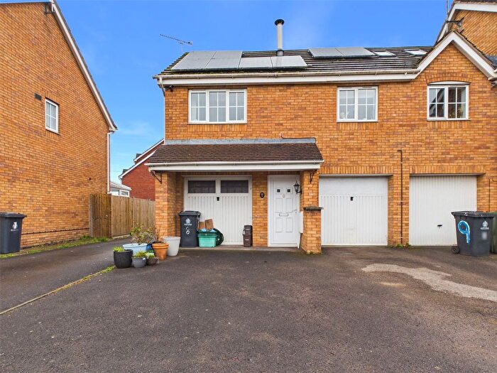 2 Bedroom Flat For Sale In Cypress Gardens, Longlevens, GL2