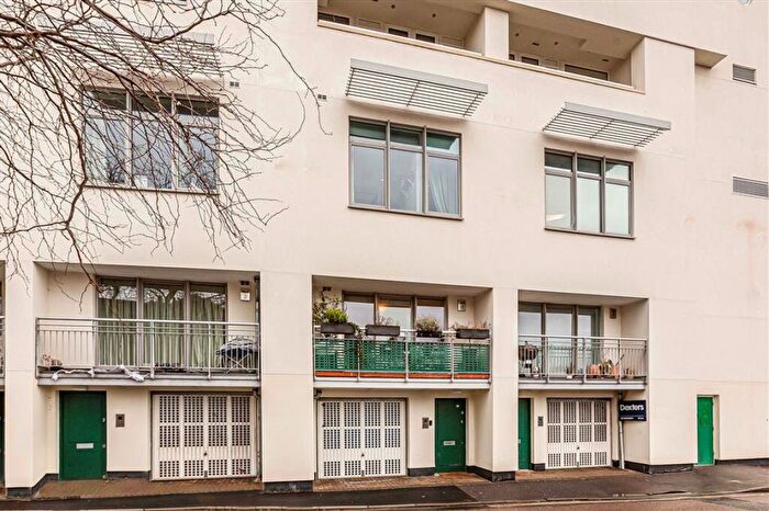 2 Bedroom House To Rent In Vineyard Path, Mortlake, SW14