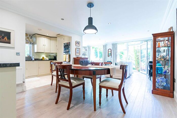 2 Bedroom Apartment To Rent In Regent Court, St Johns Wood, NW8