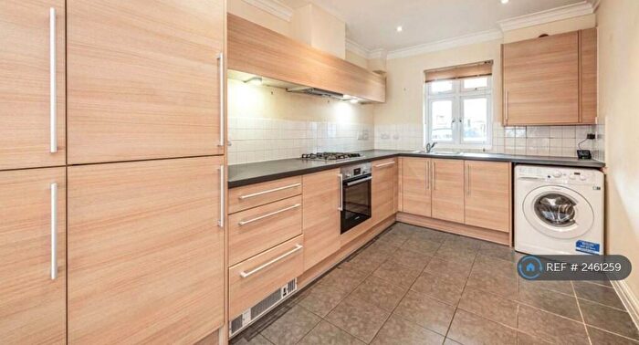 4 Bedroom Terraced House To Rent In Gabriels Square, Reading, RG6
