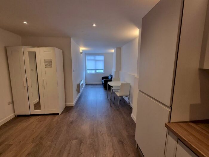 1 Bedroom Flat To Rent In Brent Street, London, NW4