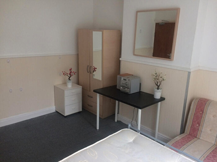 1 Bedroom Detached House To Rent In Kenwyn Drive, London, NW2