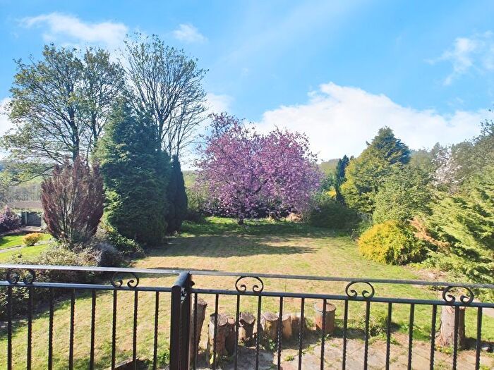 4 Bedroom Detached House For Sale In Summit Close, Bury, BL9