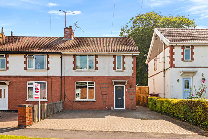 3 Bedroom Semi-Detached House For Sale In Estate Avenue, Broughton, DN20