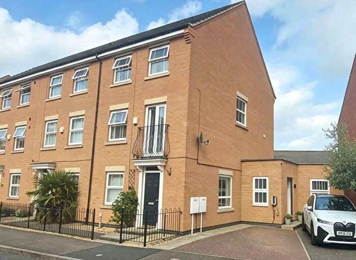 5 Bedroom Semi Detached House For Sale In Buckthorn Road, Hampton Hargate, Peterborough, PE7