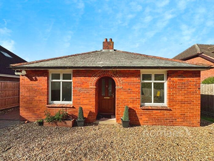 3 Bedroom Bungalow For Sale In Reading Road, Chineham, Basingstoke, RG24