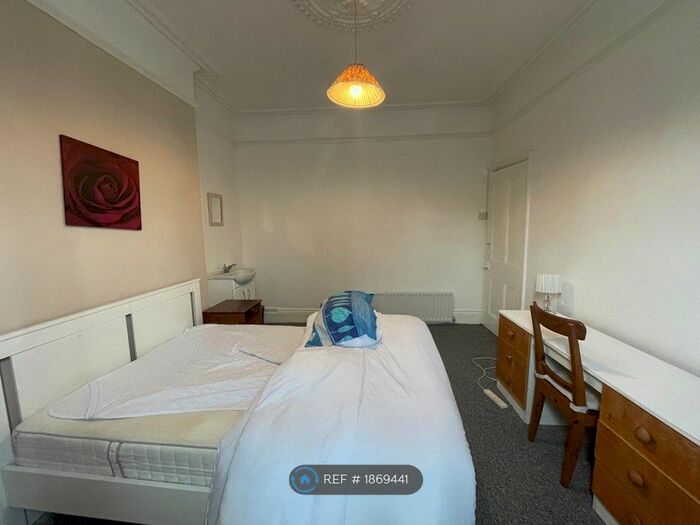 3 Bedroom End Of Terrace House To Rent In Osborne Road, Newcastle Upon Tyne, NE2