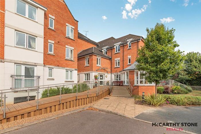 1 Bedroom Apartment For Sale In Crayshaw Court, Abbotsmead Place, Caversham, Reading, RG4