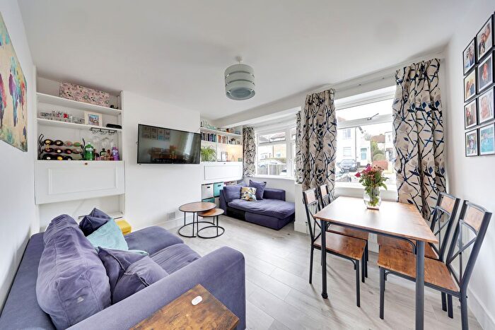 2 Bedroom Maisonette For Sale In Barnesdale Crescent, Orpington, BR5