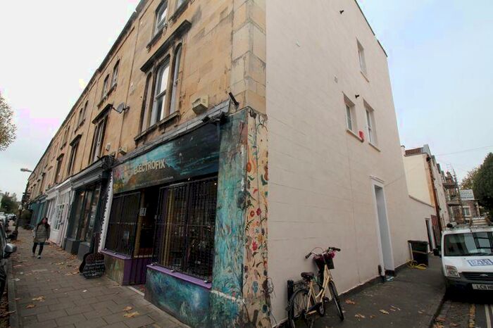 3 Bedroom Flat To Rent In Alma Vale Road, Clifton, BS8