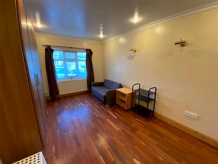 1 Bedroom Apartment To Rent In Melrose Road, Coulsdon, CR5