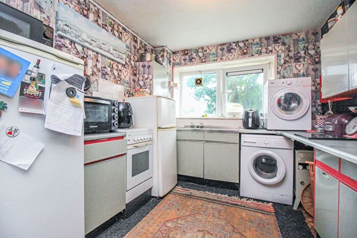 2 Bedroom Maisonette For Sale In Tickleford Drive, Weston, SO19