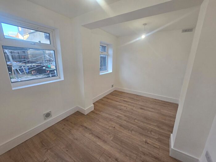 2 Bedroom Flat To Rent In Norbury Road, Thornton Heath, Croydon, CR7