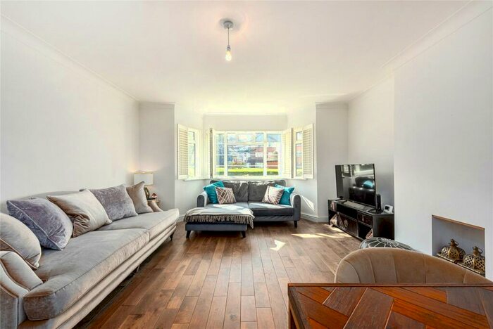 3 Bedroom Apartment To Rent In St. Leonards Court, St. Leonards Road, SW14