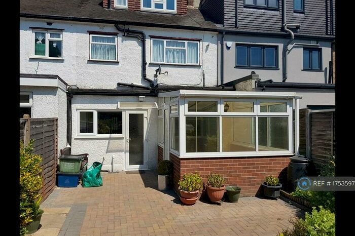 4 Bedroom Terraced House To Rent In Waremead Road, Ilford, IG2