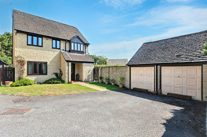 4 Bedroom Detached House For Sale In Cogges Hill Road, Witney, OX28