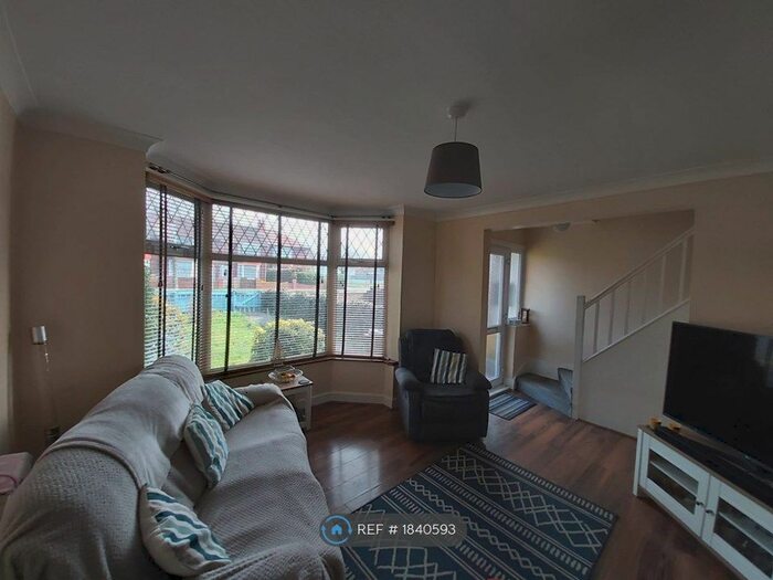 3 Bedroom Terraced House To Rent In Cranbrook Avenue, Hull, HU6