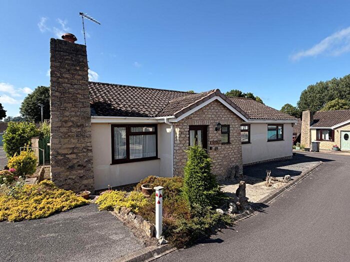 4 Bedroom Bungalow For Sale In Keevil Avenue, Calne, SN11