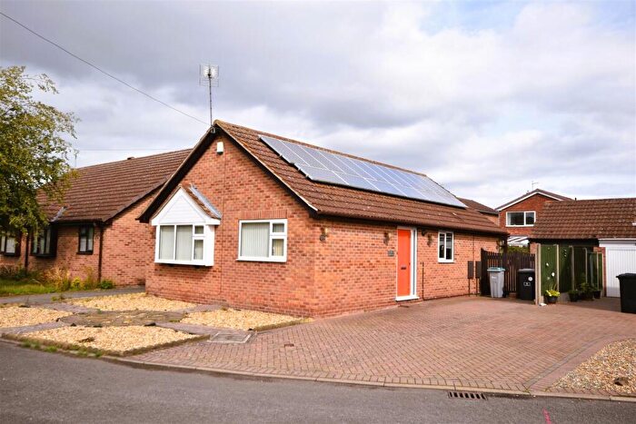 2 Bedroom House For Sale In Fell Croft, Farndon, Newark, NG24