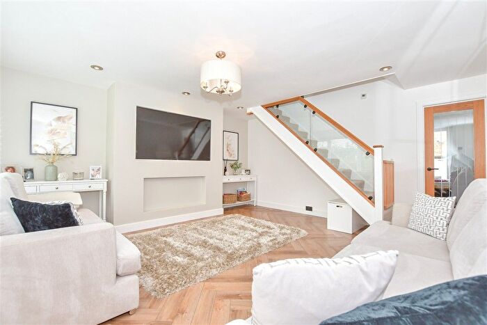 3 Bedroom End Terrace House For Sale In Lenside Drive, Bearsted, Maidstone, Kent, ME15