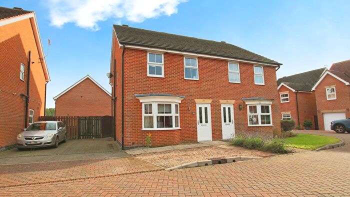 3 Bedroom Semi-Detached House For Sale In Southwood Park, Driffield, YO25