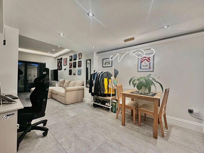 1 Bedroom Flat To Rent In Santley Street, Sw, SW4