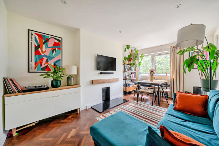 2 Bedroom Apartment For Sale In Elmworth Grove, London, SE21