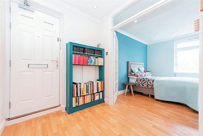 1 Bedroom Flat For Sale In Down Road, Teddington, TW11