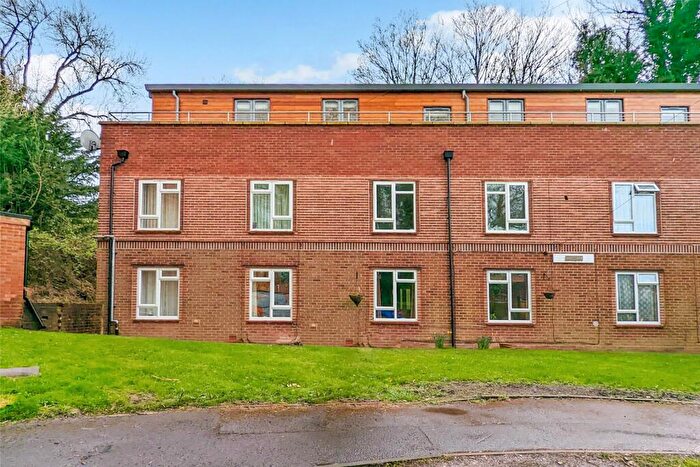 1 Bedroom Apartment For Sale In Henley Lodge, Courtlands, Maidenhead, SL6