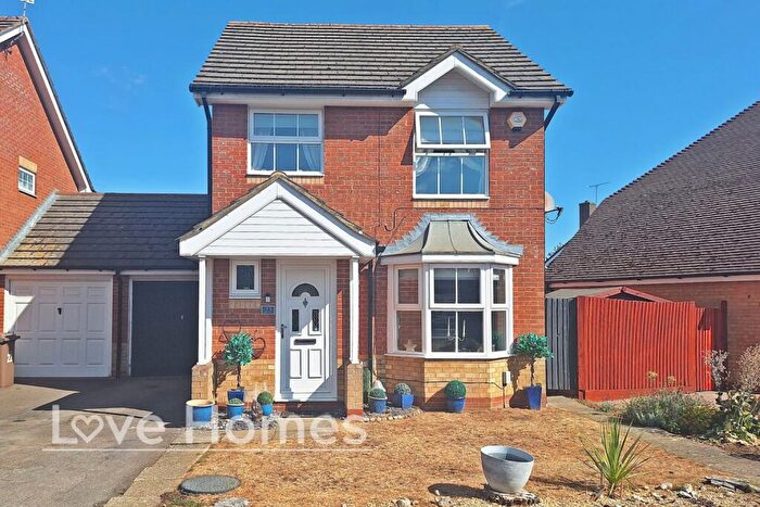 3 Bedroom Link Detached House For Sale In Cresswell Gardens, Luton, LU3