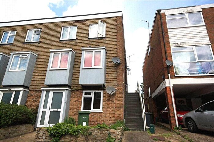 2 Bedroom Maisonette To Rent In Drummond Road, Guildford, Surrey, GU1