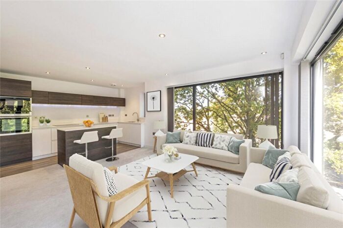 2 Bedroom Flat To Rent In Butler House, Mortlake High Street, SW14
