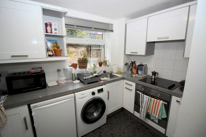 1 Bedroom Flat To Rent In Armoury Road, London, SE8