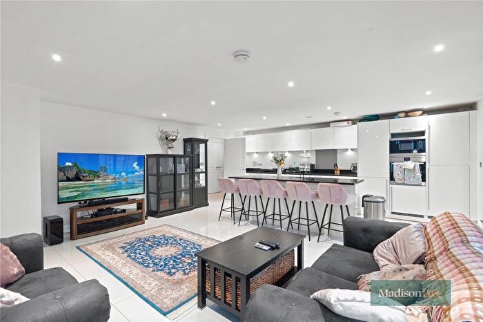 3 Bedroom Flat To Rent In Waterside Way, London, N17