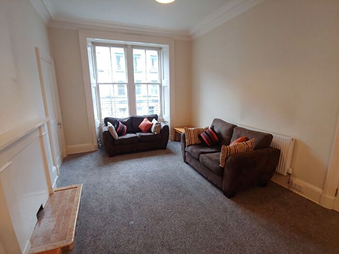 3 Bedroom Flat To Rent In Montague Street, Edinburgh, EH8