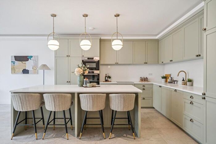 4 Bedroom House For Sale In Oxford Road, Gerrards Cross, SL9