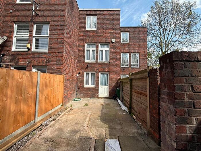 4 Bedroom Town House To Rent In Silver Street, London, N18