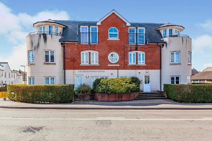 2 Bedroom Flat To Rent In Beckingham Metro Station Road, Egham, Surrey, TW20