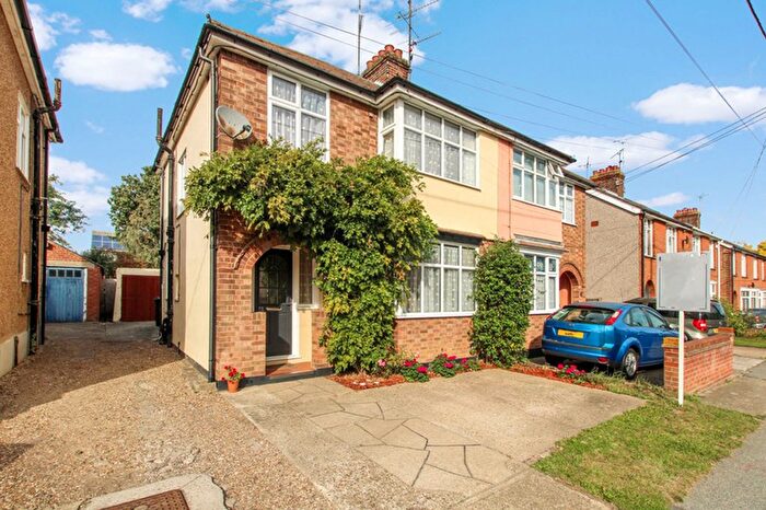 3 Bedroom Semi-detached House For Sale In Washington Road, Maldon, CM9