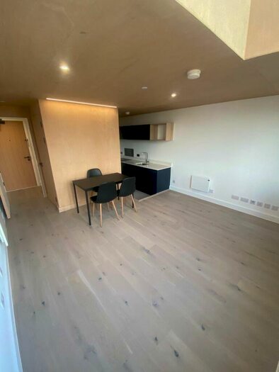 2 Bedroom Apartment To Rent In Sky Gardens, Castlefield, M15