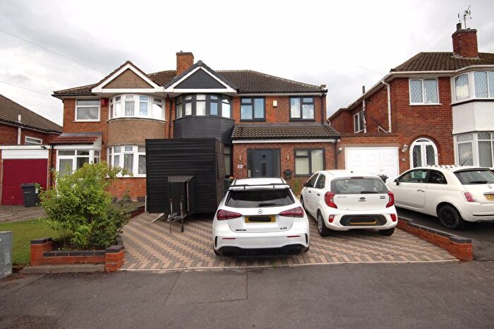 5 Bedroom Semi-Detached House For Sale In Jephson Drive, Birmingham, B26