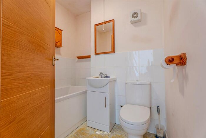 1 Bedroom Apartment For Sale In Leigh Road, Wimborne, BH21